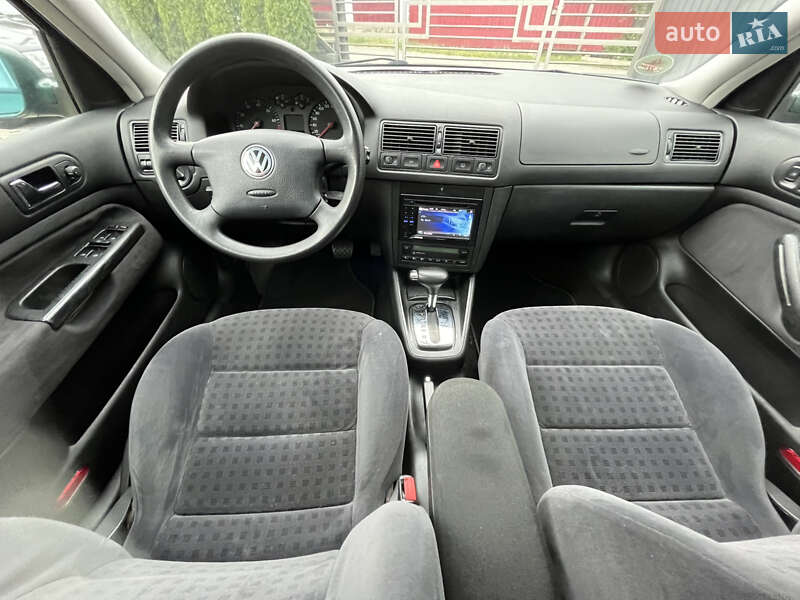 Хетчбек Volkswagen Golf 2000 в Звягелі