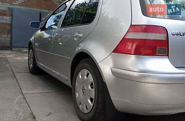 Хетчбек Volkswagen Golf 2003 в 