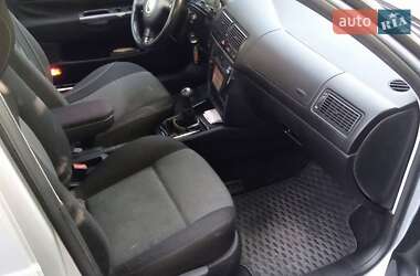 Хетчбек Volkswagen Golf 2003 в 