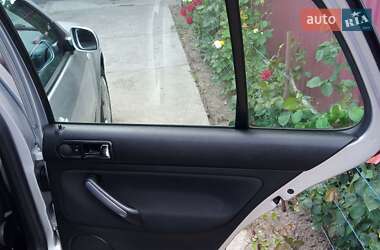 Хетчбек Volkswagen Golf 2003 в 