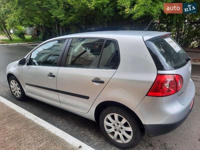 Хэтчбек Volkswagen Golf 2009 в Киеве