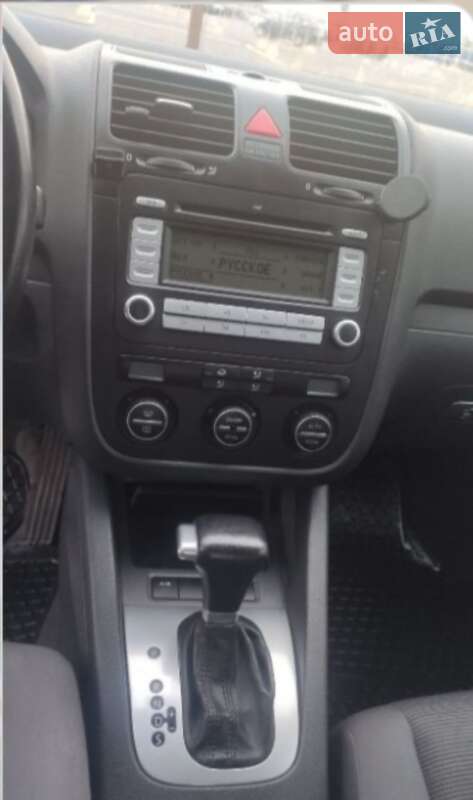 Хэтчбек Volkswagen Golf 2006 в Лохвице