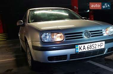 Хэтчбек Volkswagen Golf 2001 в Киеве