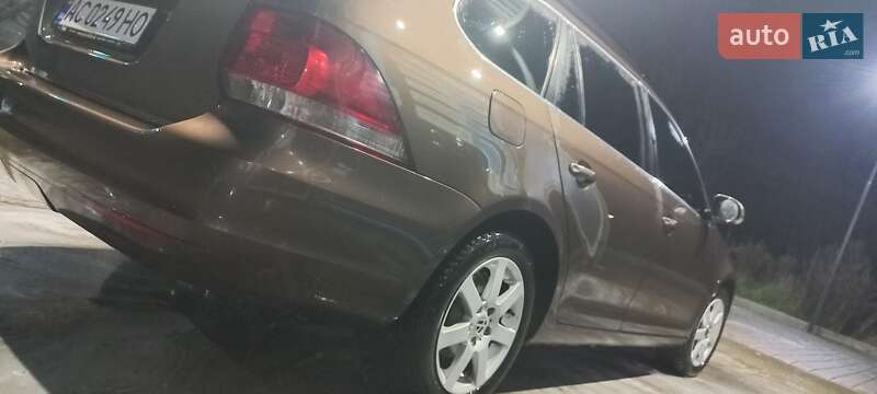 Універсал Volkswagen Golf 2011 в Луцьку