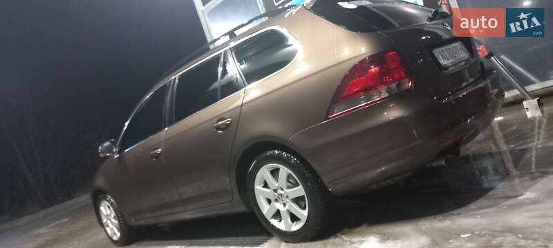 Універсал Volkswagen Golf 2011 в Луцьку