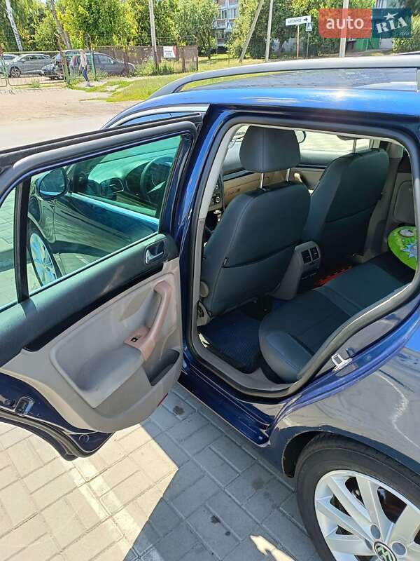 Универсал Volkswagen Golf 2011 в Черкассах