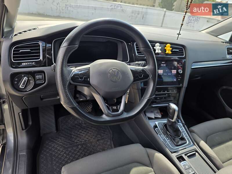 Хэтчбек Volkswagen Golf 2017 в Мукачево