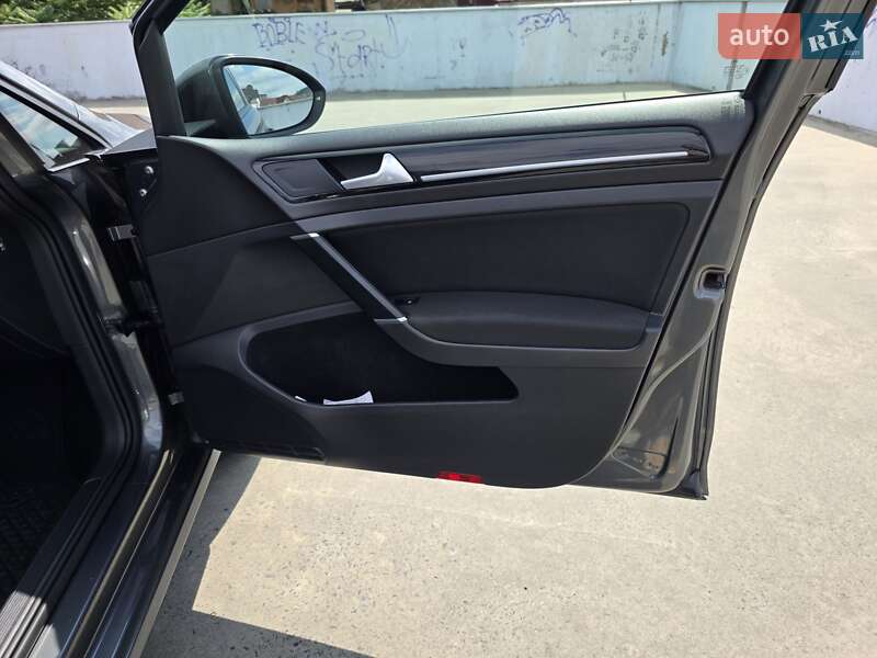 Хэтчбек Volkswagen Golf 2017 в Мукачево