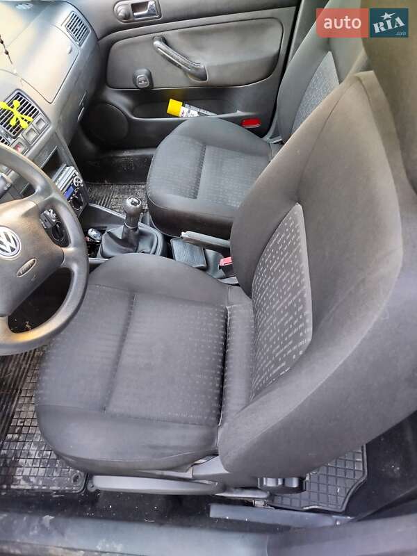Хэтчбек Volkswagen Golf 2001 в Глинянах