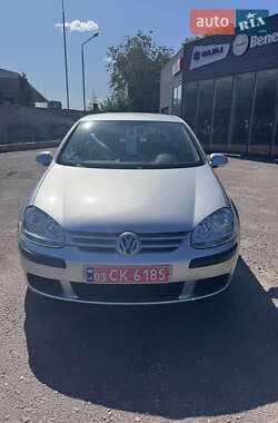 Хэтчбек Volkswagen Golf 2005 в Запорожье