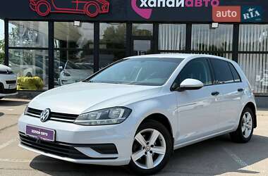 Хэтчбек Volkswagen Golf 2017 в Киеве
