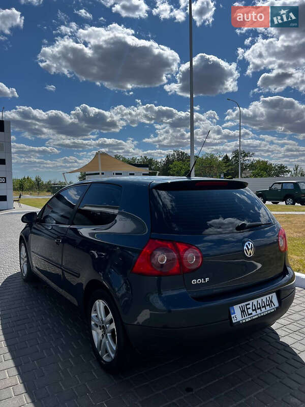 Хетчбек Volkswagen Golf 2006 в Миколаєві