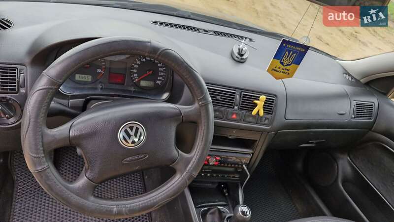 Универсал Volkswagen Golf 2001 в Киеве