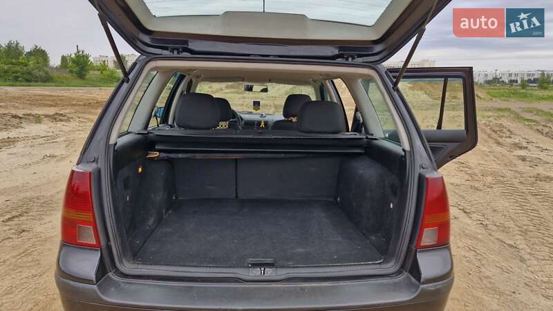 Универсал Volkswagen Golf 2001 в Киеве