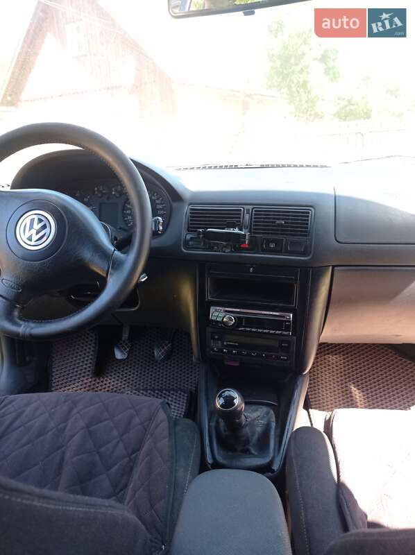 Хэтчбек Volkswagen Golf 1998 в Черновцах