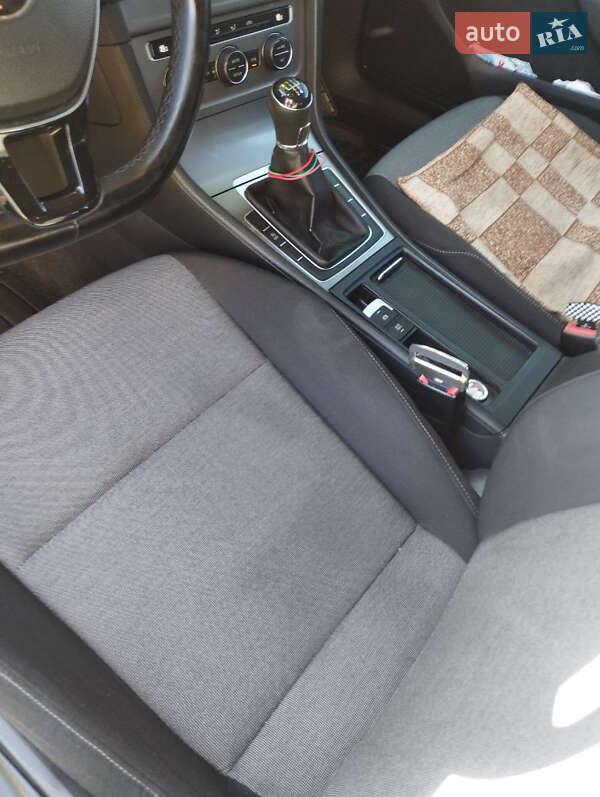 Універсал Volkswagen Golf 2013 в Золочеві