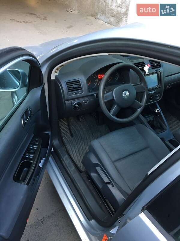 Хэтчбек Volkswagen Golf 2004 в Белой Церкви