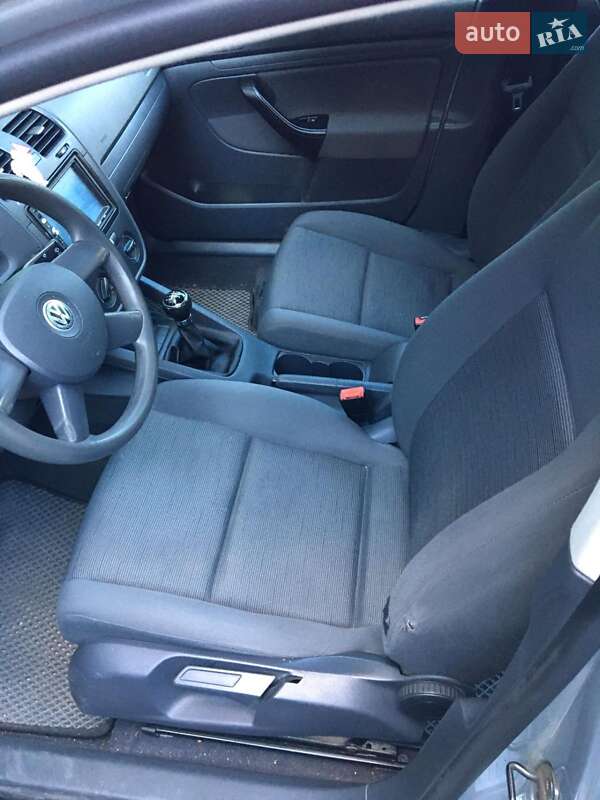 Хэтчбек Volkswagen Golf 2004 в Белой Церкви