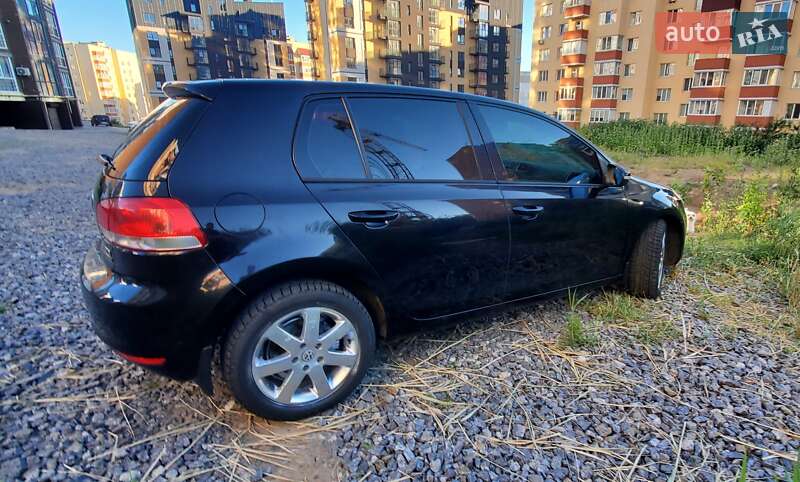 Хэтчбек Volkswagen Golf 2010 в Хмельницком