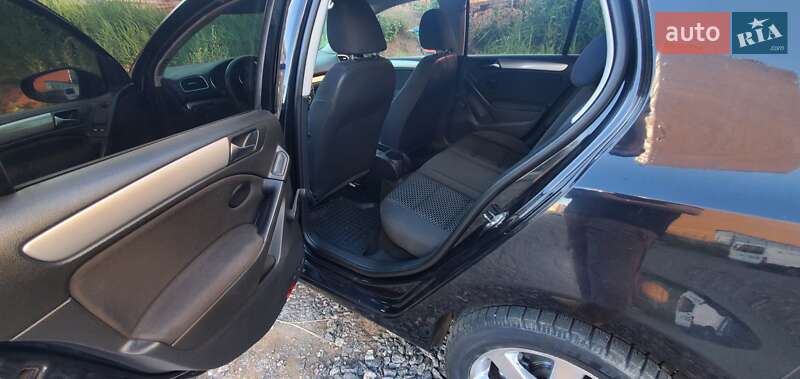 Хэтчбек Volkswagen Golf 2010 в Хмельницком