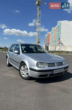 Хетчбек Volkswagen Golf 2002 в Чернігові