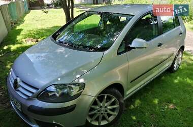 Хэтчбек Volkswagen Golf 2005 в Чернигове