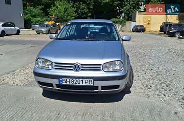 Хэтчбек Volkswagen Golf 2002 в Одессе
