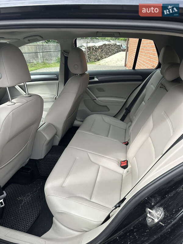 Хетчбек Volkswagen Golf 2017 в Києві