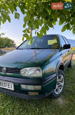 Хетчбек Volkswagen Golf 1997 в Шишківцях