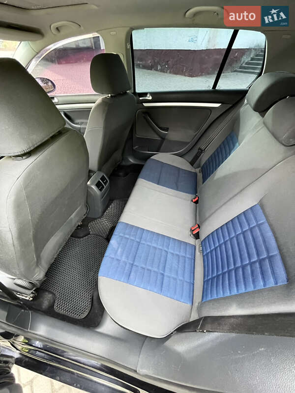 Хэтчбек Volkswagen Golf 2007 в Добротворе