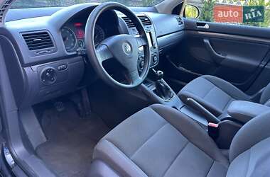 Хетчбек Volkswagen Golf 2006 в 