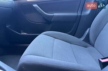Хетчбек Volkswagen Golf 2006 в 