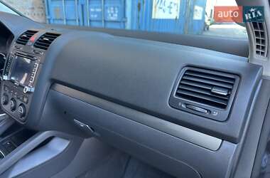Хетчбек Volkswagen Golf 2006 в 