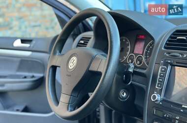 Хетчбек Volkswagen Golf 2006 в 