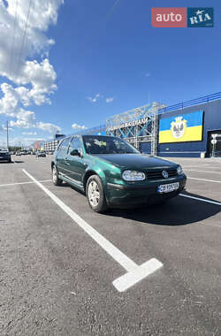 Хэтчбек Volkswagen Golf 2001 в Чернигове