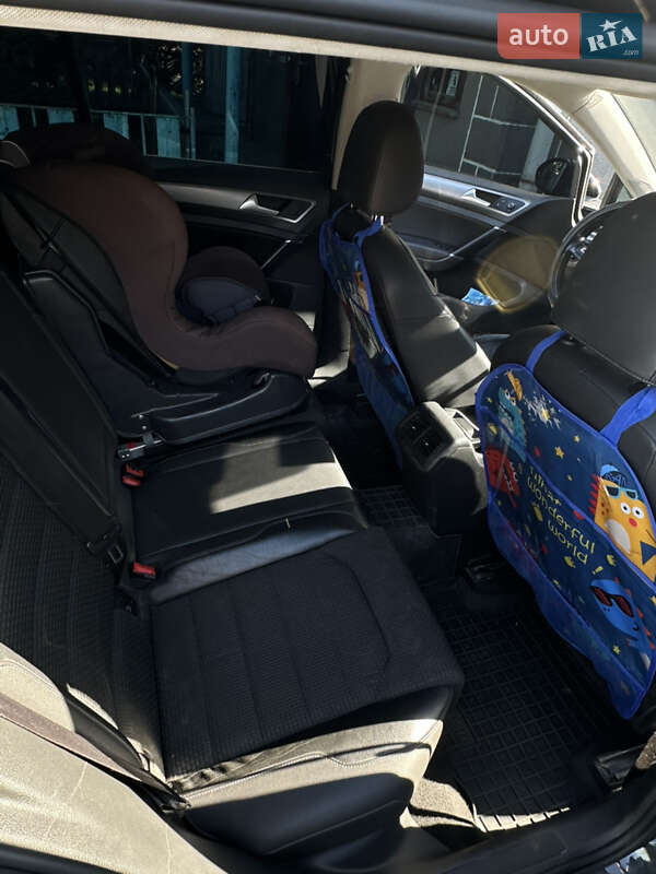 Універсал Volkswagen Golf 2013 в Звягелі