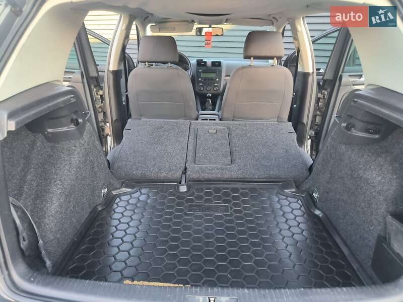 Хетчбек Volkswagen Golf 2005 в Радехові