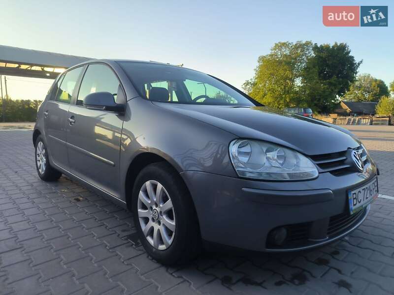 Хетчбек Volkswagen Golf 2005 в Радехові