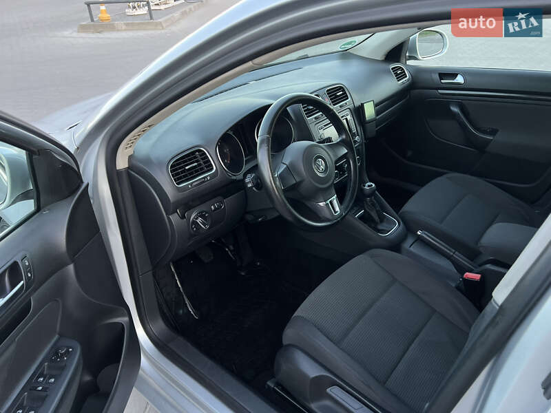Универсал Volkswagen Golf 2010 в Кременце