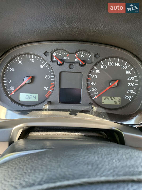 Хетчбек Volkswagen Golf 2002 в Рівному