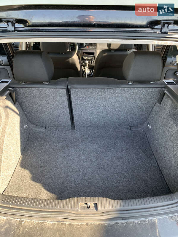 Хетчбек Volkswagen Golf 2002 в Рівному