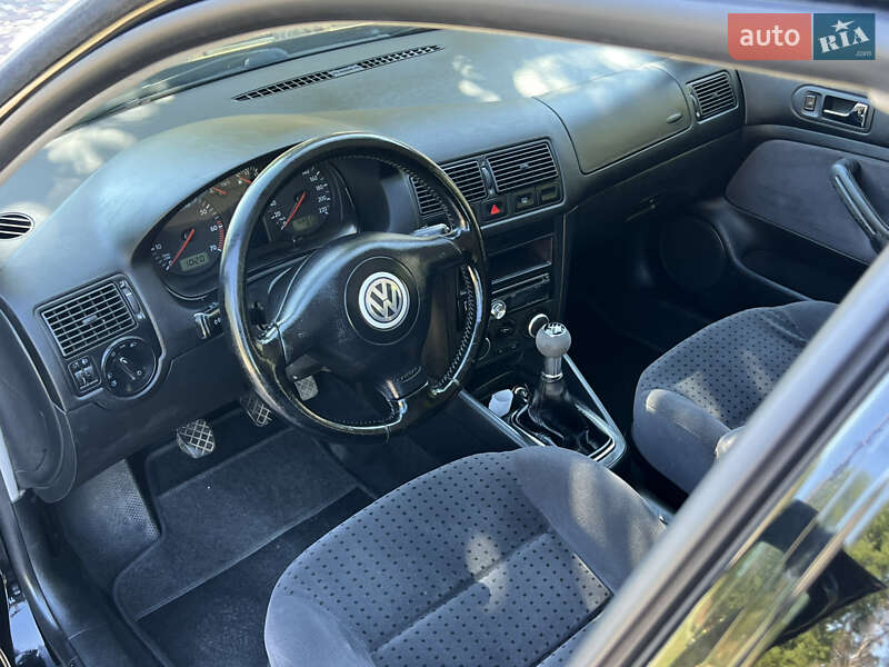 Хэтчбек Volkswagen Golf 1999 в Кропивницком