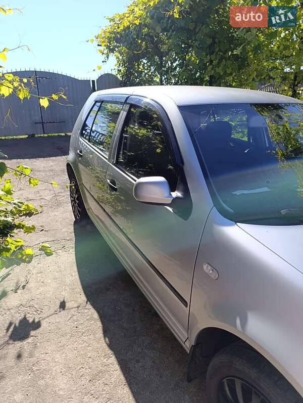 Хетчбек Volkswagen Golf 2002 в Теофіполі