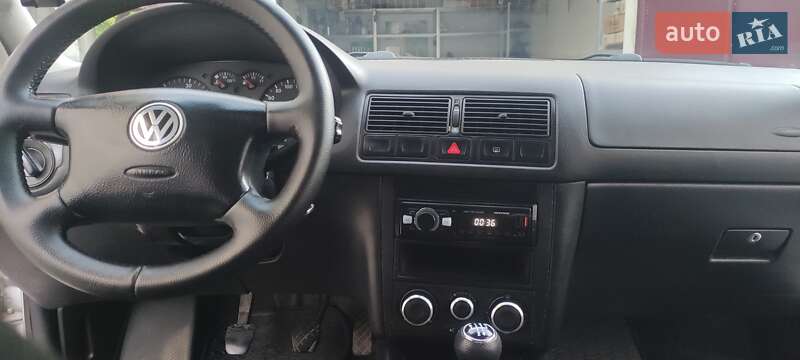 Хетчбек Volkswagen Golf 1999 в Рудки