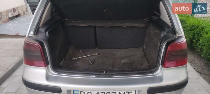 Хетчбек Volkswagen Golf 1999 в Рудки