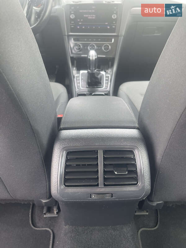 Універсал Volkswagen Golf 2019 в Кам'янець-Подільському