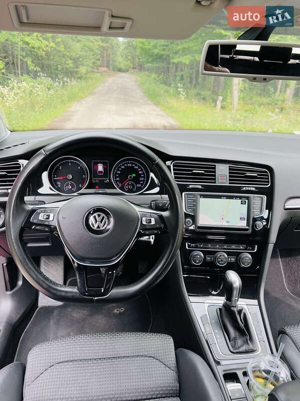 Універсал Volkswagen Golf 2015 в Сарнах