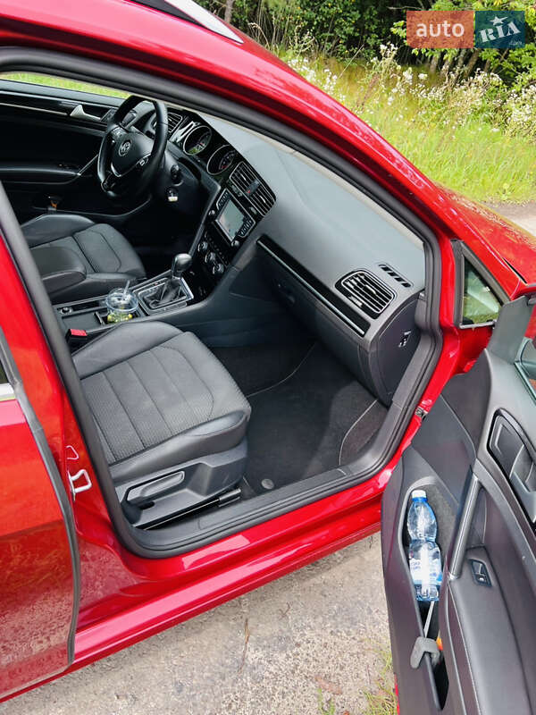 Універсал Volkswagen Golf 2015 в Сарнах