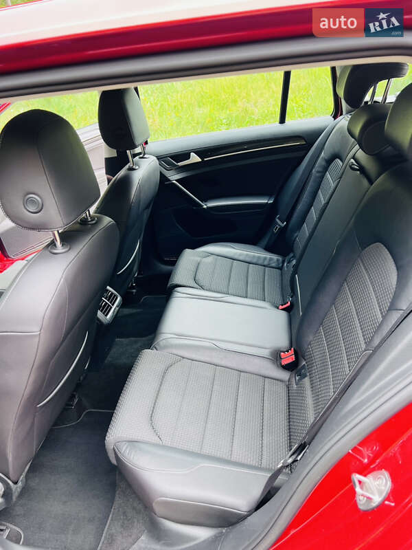 Універсал Volkswagen Golf 2015 в Сарнах