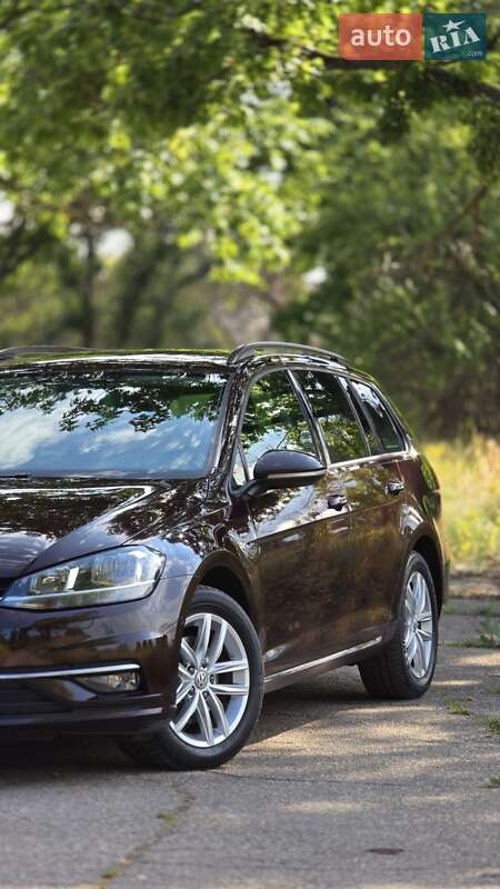 Універсал Volkswagen Golf 2017 в Кропивницькому